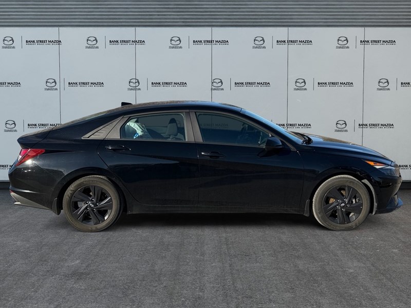 2022 Hyundai Elantra Preferred IVT