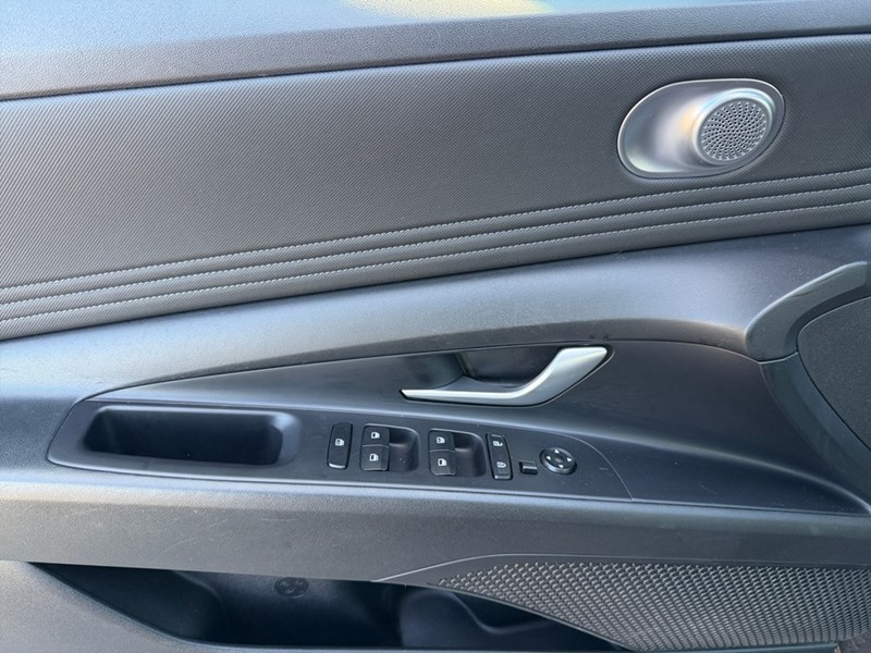 2022 Hyundai Elantra Preferred IVT