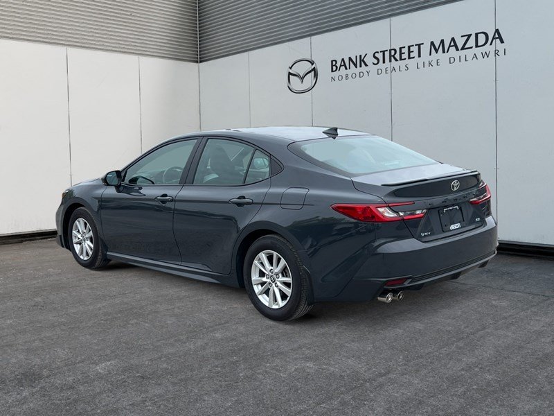 2025 Toyota Camry SE Hybrid - One Owner - Clean CarFax