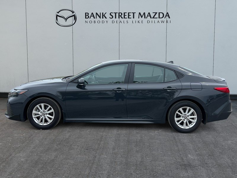 2025 Toyota Camry SE Hybrid - One Owner - Clean CarFax