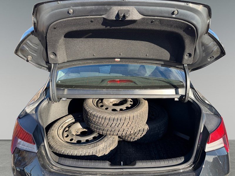 2022 Hyundai Elantra Preferred IVT