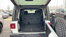 2021 Jeep Wrangler Unlimited Sahara 4x4 + Soft Top