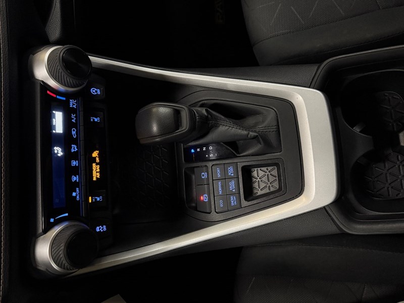2021 Toyota RAV4 LE AWD