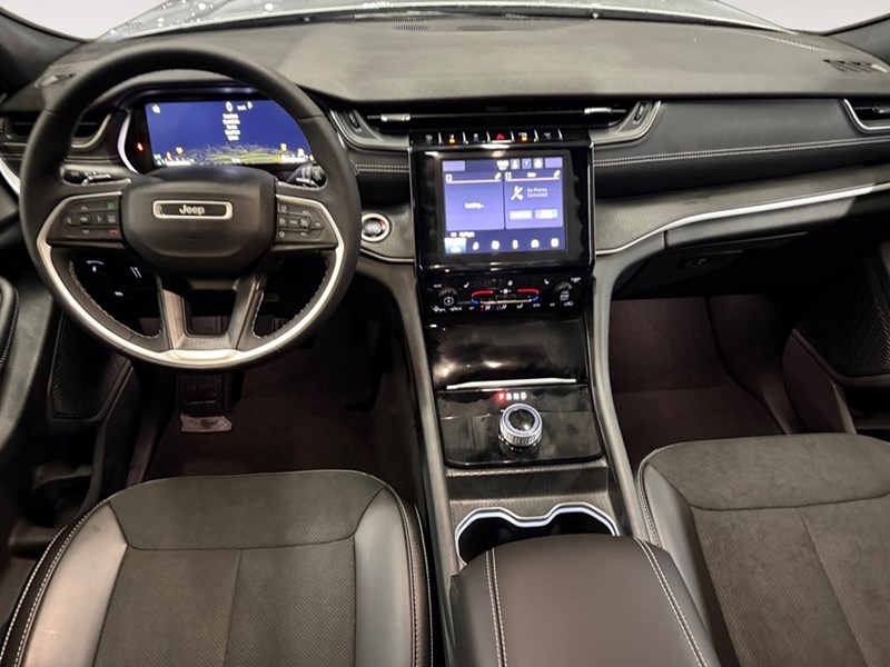 2024 Jeep Grand Cherokee Laredo 4x4