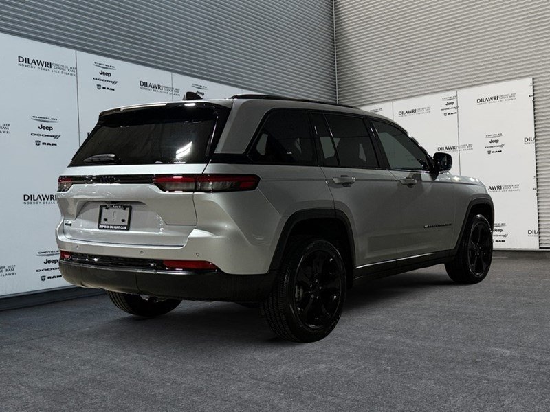 2024 Jeep Grand Cherokee Laredo 4x4