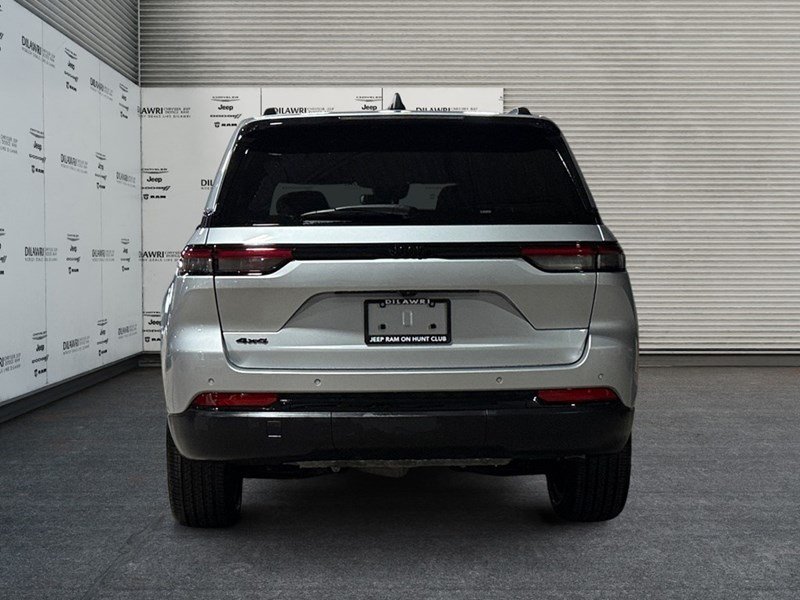 2024 Jeep Grand Cherokee Laredo 4x4