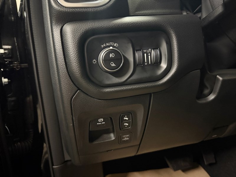 2025 RAM 1500 Big Horn 4x4 Crew Cab 5'7" Box