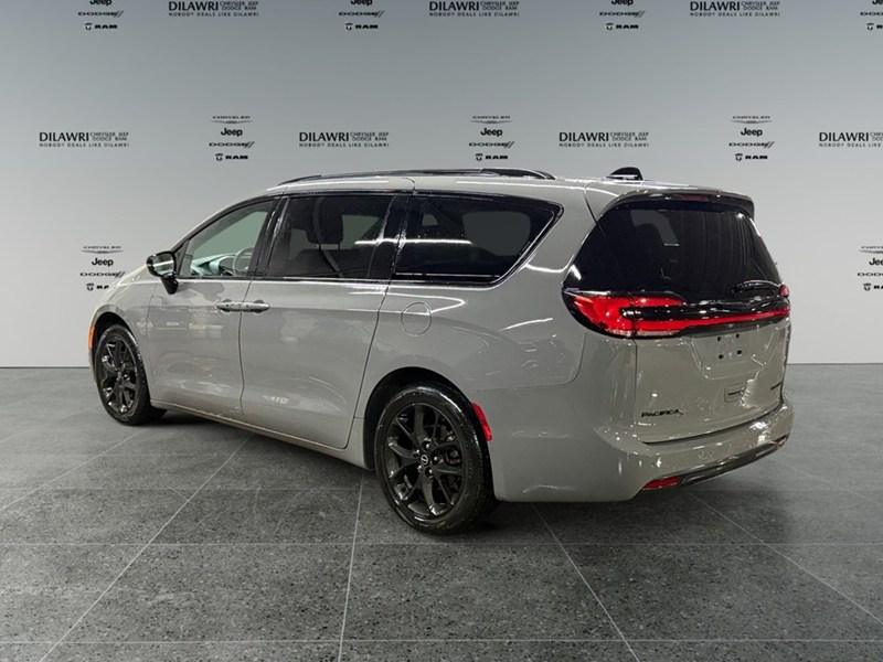 2025 Chrysler Pacifica Limited FWD