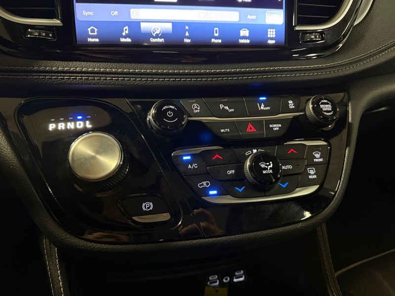 2025 Chrysler Pacifica Limited FWD