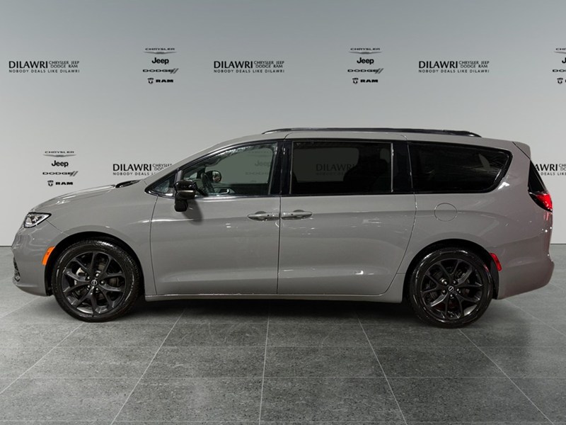 2025 Chrysler Pacifica Limited FWD