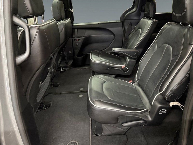 2025 Chrysler Pacifica Limited FWD