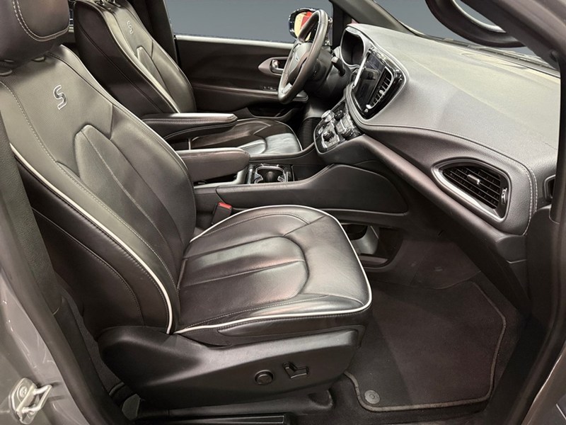 2025 Chrysler Pacifica Limited FWD