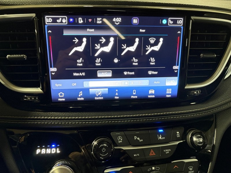 2025 Chrysler Pacifica Limited FWD