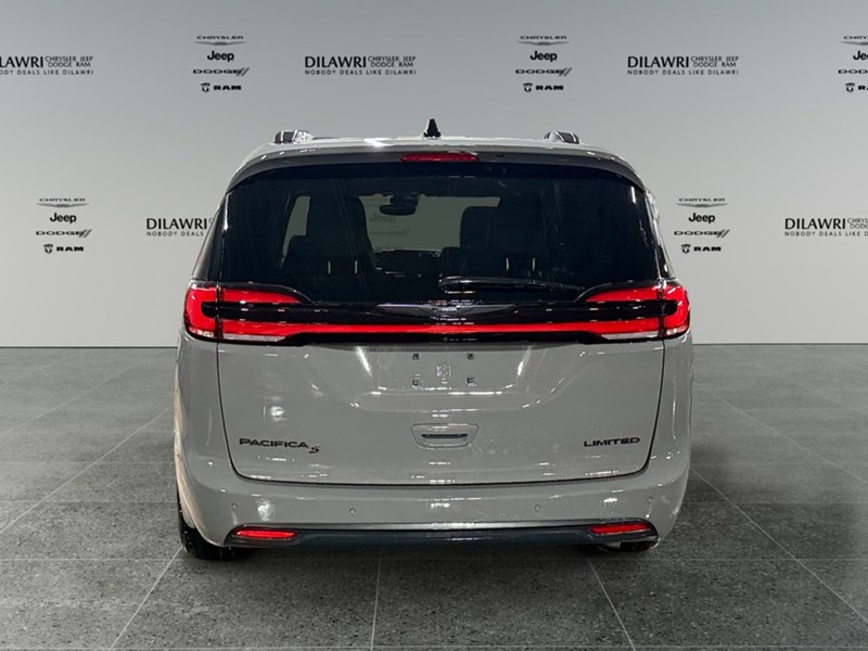 2025 Chrysler Pacifica Limited FWD