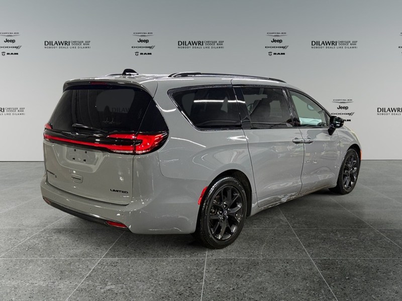 2025 Chrysler Pacifica Limited FWD