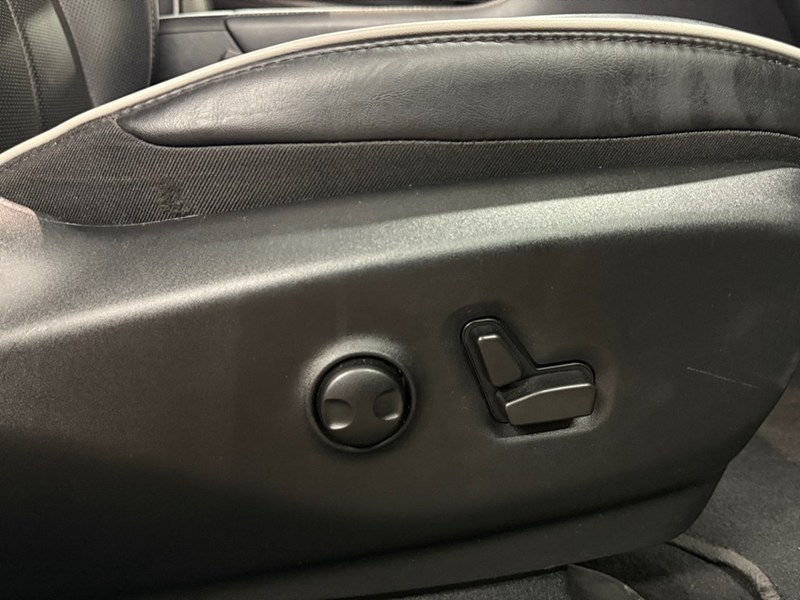 2025 Chrysler Pacifica Limited FWD