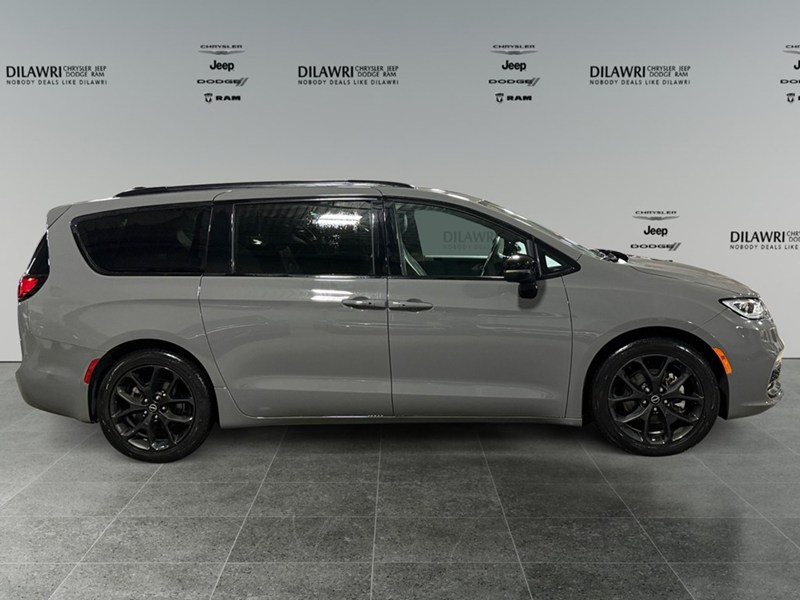 2025 Chrysler Pacifica Limited FWD