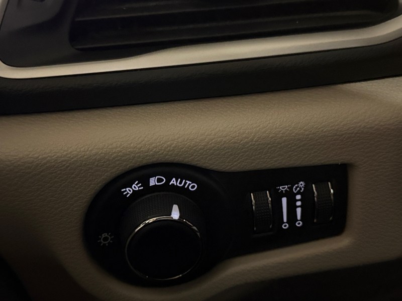 2023 Chrysler Grand Caravan SXT 2WD