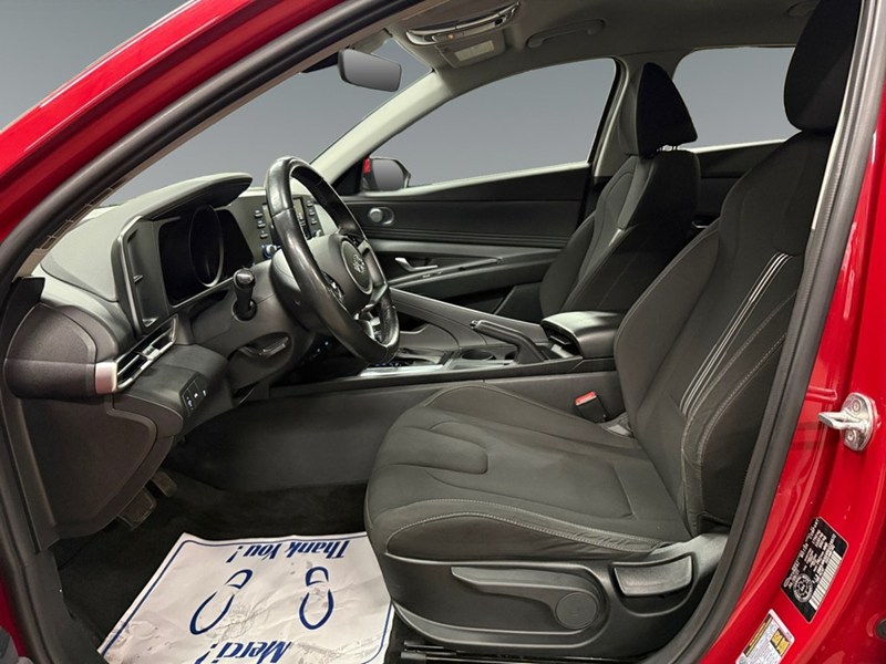 2022 Hyundai Elantra Preferred IVT
