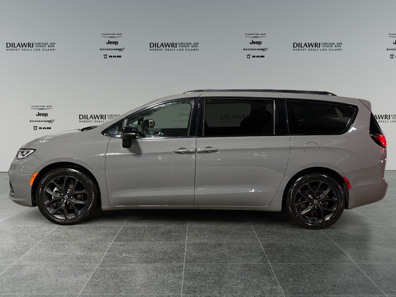 2025 Chrysler Pacifica Limited FWD