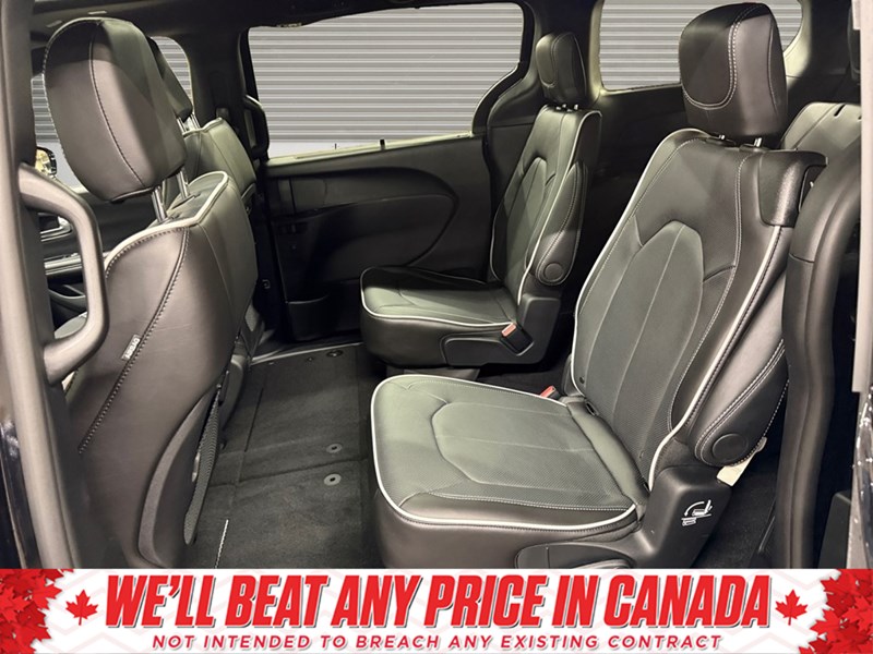 2027 Chrysler Pacifica Limited AWD