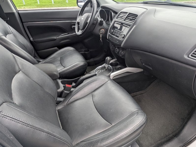 2014 Mitsubishi RVR 2WD 4dr  SE