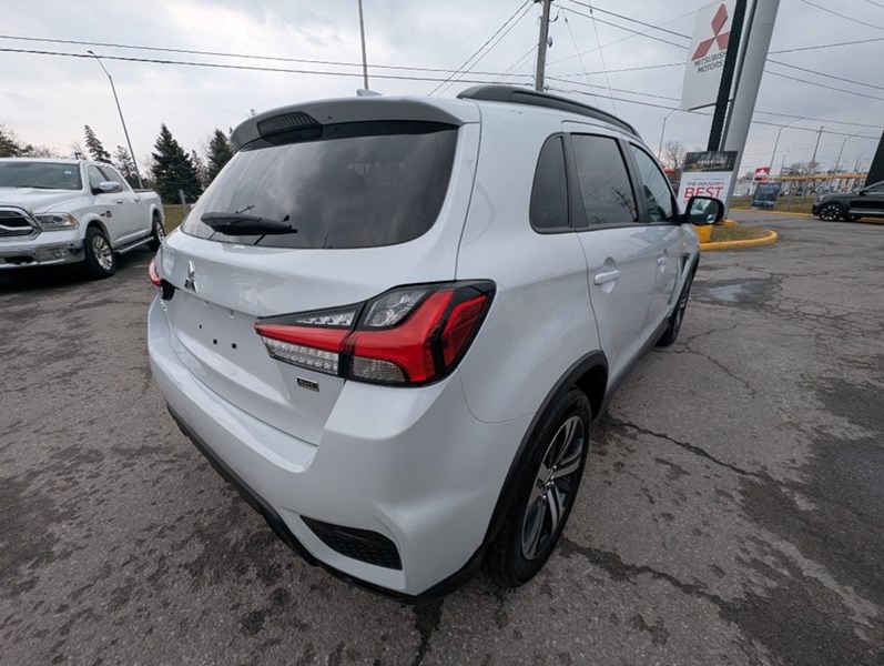 2023 Mitsubishi RVR SEL AWC