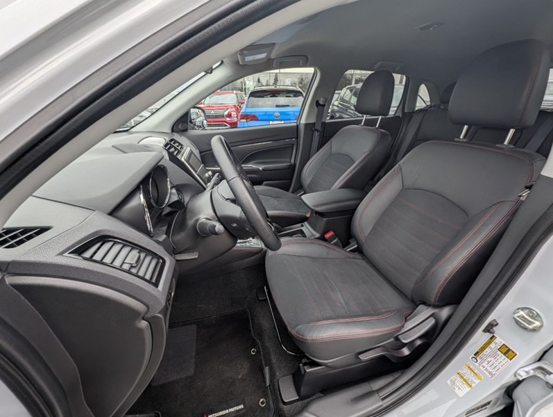 2023 Mitsubishi RVR SEL AWC