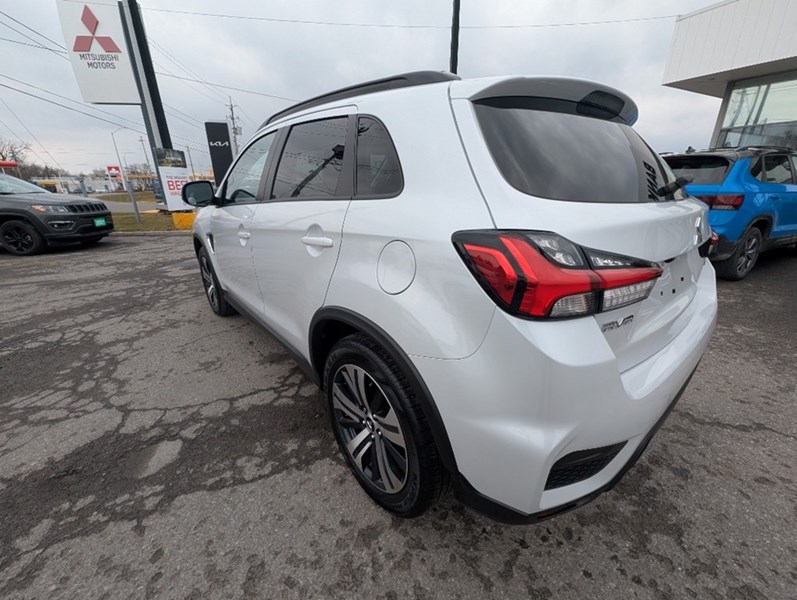 2023 Mitsubishi RVR SEL AWC