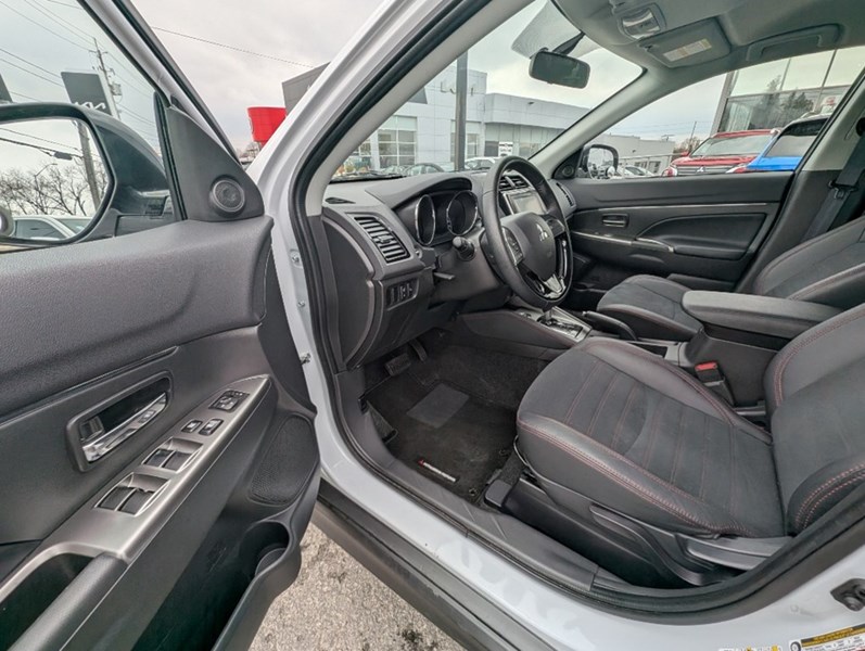 2023 Mitsubishi RVR SEL AWC