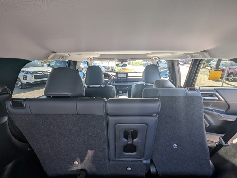 2024 Mitsubishi Outlander Plug-In Hybrid LE S-AWC