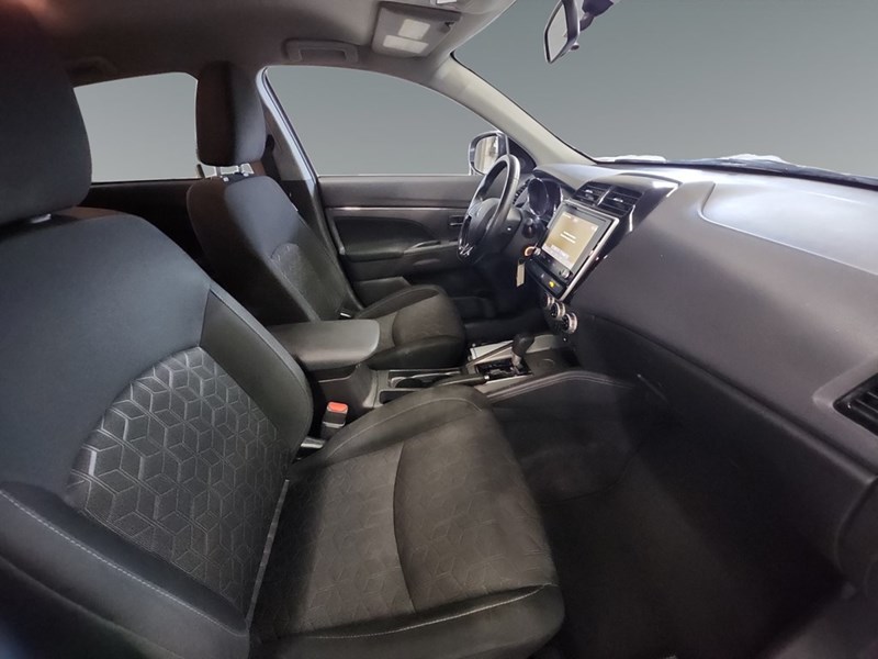 2021 Mitsubishi RVR SE FWD