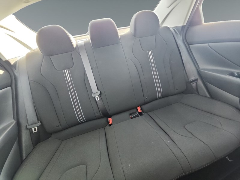 2022 Hyundai Elantra Preferred IVT