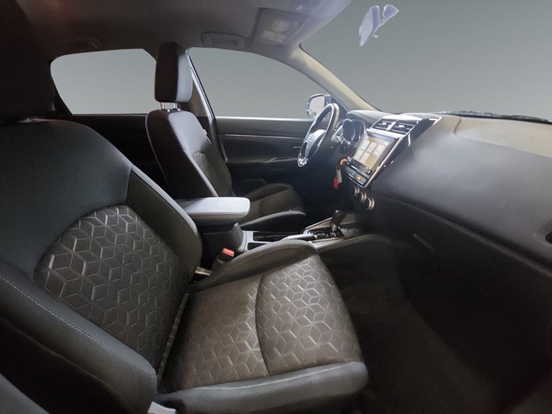 2021 Mitsubishi RVR SE FWD