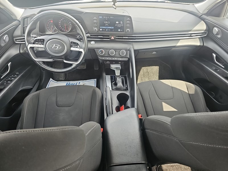 2022 Hyundai Elantra Preferred IVT
