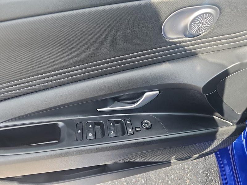 2022 Hyundai Elantra Preferred IVT