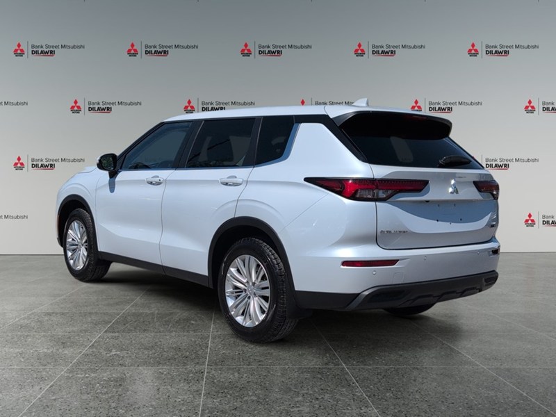 2023 Mitsubishi Outlander ES S-AWC
