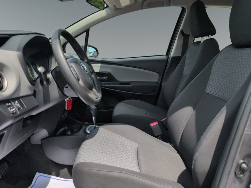 2017 Toyota Yaris 5dr HB Auto LE