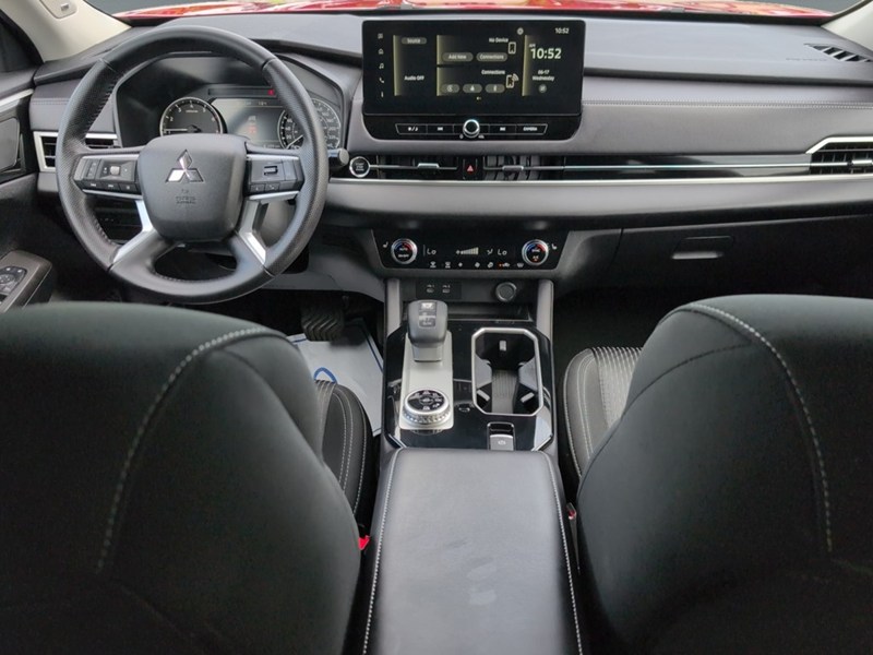 2025 Mitsubishi Outlander ES S-AWC