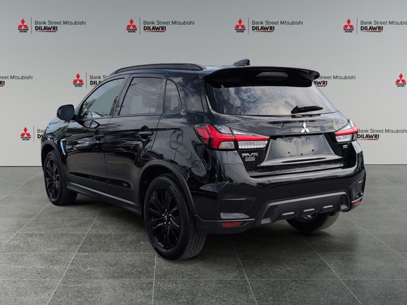 2022 Mitsubishi RVR LE AWC
