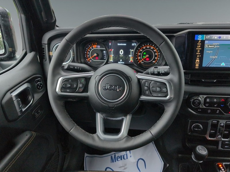 2025 Jeep Wrangler Sahara 4 Door 4x4/LOADED with one touch SKYTOP!
