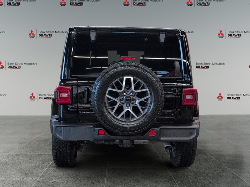 2025 Jeep Wrangler Sahara 4 Door 4x4/LOADED with one touch SKYTOP!