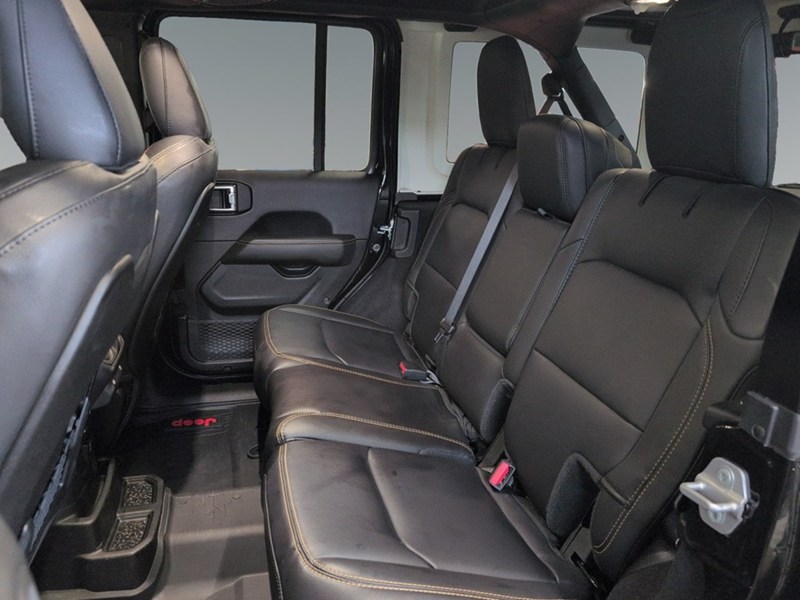 2025 Jeep Wrangler Sahara 4 Door 4x4/LOADED with one touch SKYTOP!