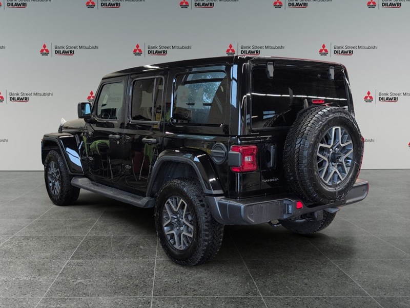 2025 Jeep Wrangler Sahara 4 Door 4x4/LOADED with one touch SKYTOP!