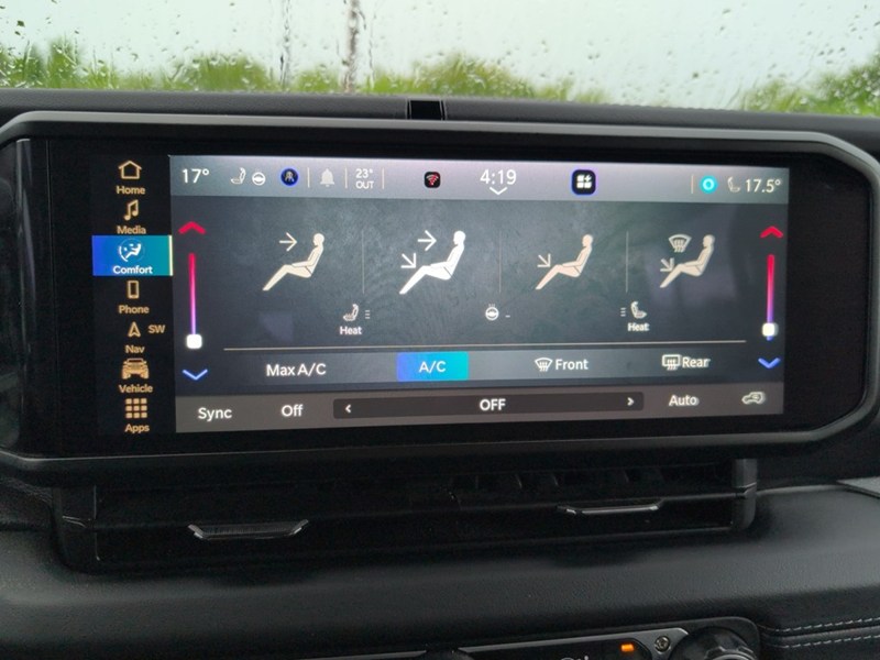 2025 Jeep Wrangler Sahara 4 Door 4x4/LOADED with one touch SKYTOP!