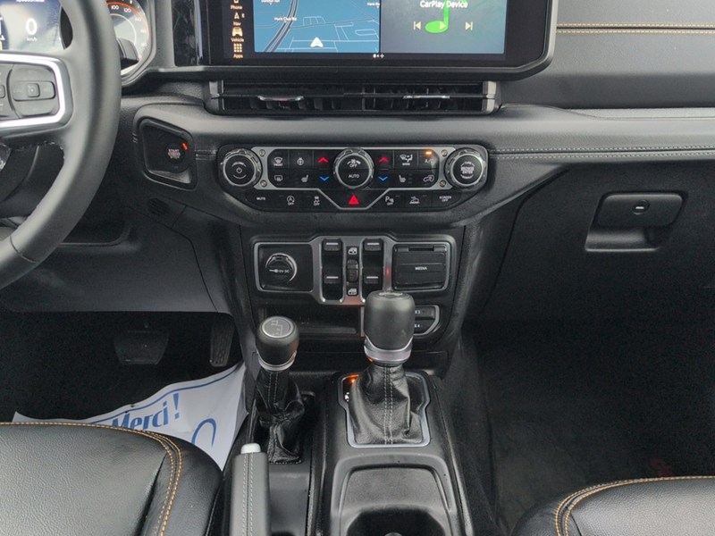 2025 Jeep Wrangler Sahara 4 Door 4x4/LOADED with one touch SKYTOP!