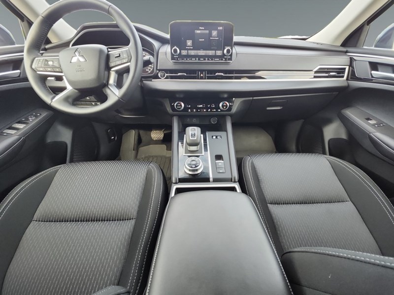 2025 Mitsubishi Outlander Plug-In Hybrid ES S-AWC