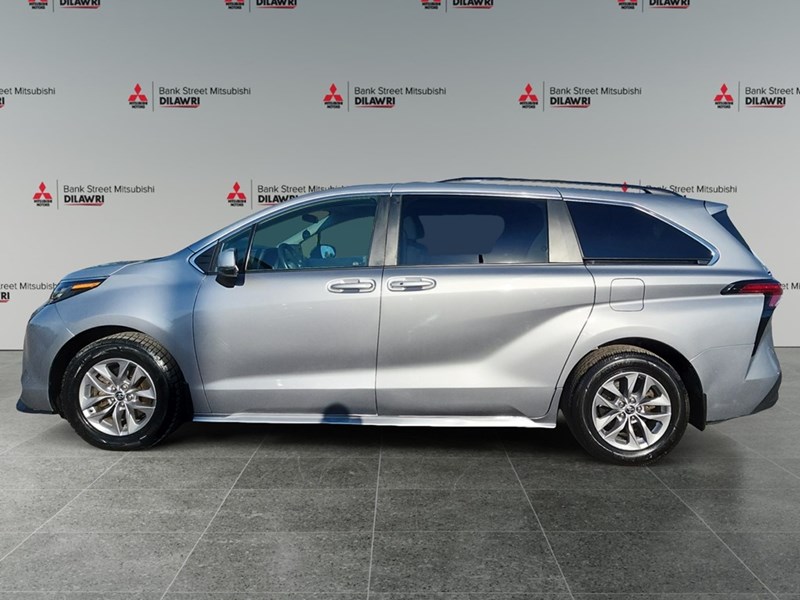 2022 Toyota Sienna LE 8-Passenger FWD