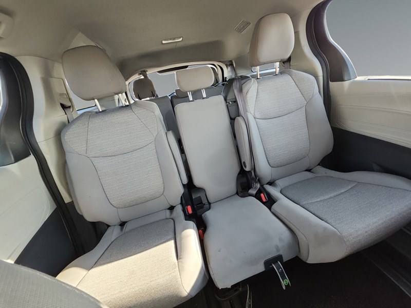2022 Toyota Sienna LE 8-Passenger FWD