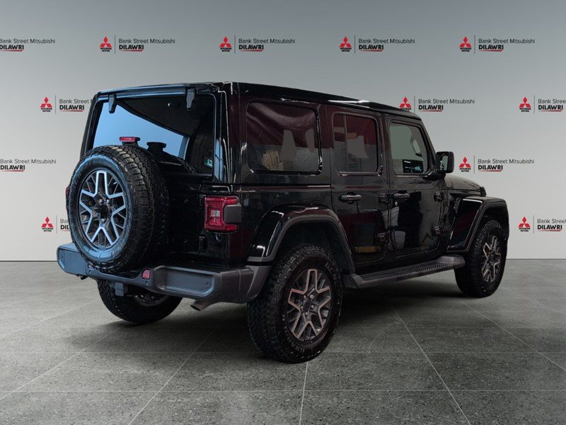 2025 Jeep Wrangler Sahara 4 Door 4x4/LOADED with one touch SKYTOP!